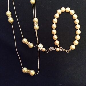 Vintage Pearl necklace and bracelet